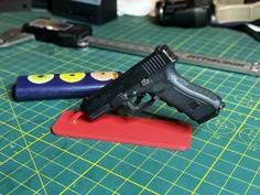 Display Stand For 1/3 Scale Glock G17 Keychain 3D Printer Model