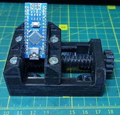 Mini Vice With Replaceable Clamps 3D Printer Model