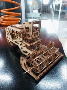 TRATOR EM MDF LASER CUT