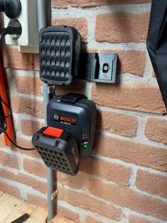 Bosch 18V Charger En Battery Wall Mount, Very Simplistic But Highly Effective 3D Printer Model