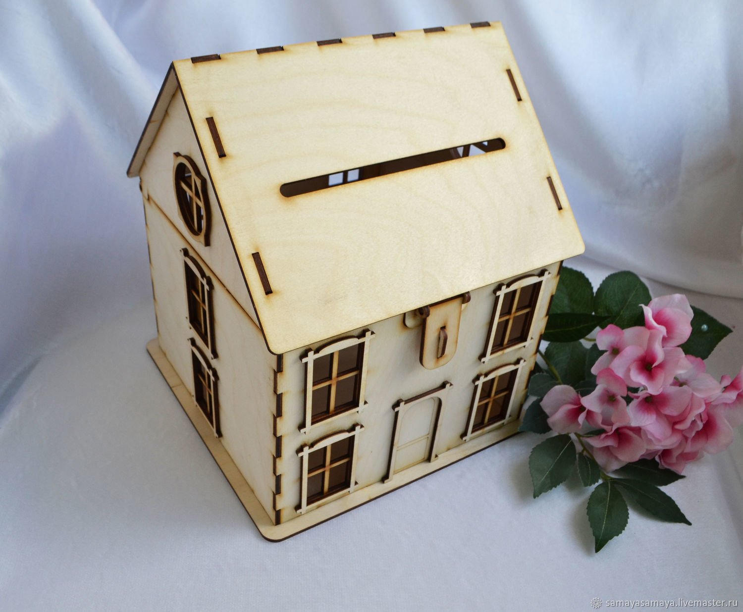 激光切割房子形状的婚礼钱箱