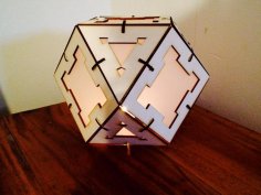 Laserowo wycinana drewniana lampa w kształcie sześcianu