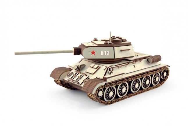 Lasergeschnittenes T-34-Panzer-3D-Puzzle