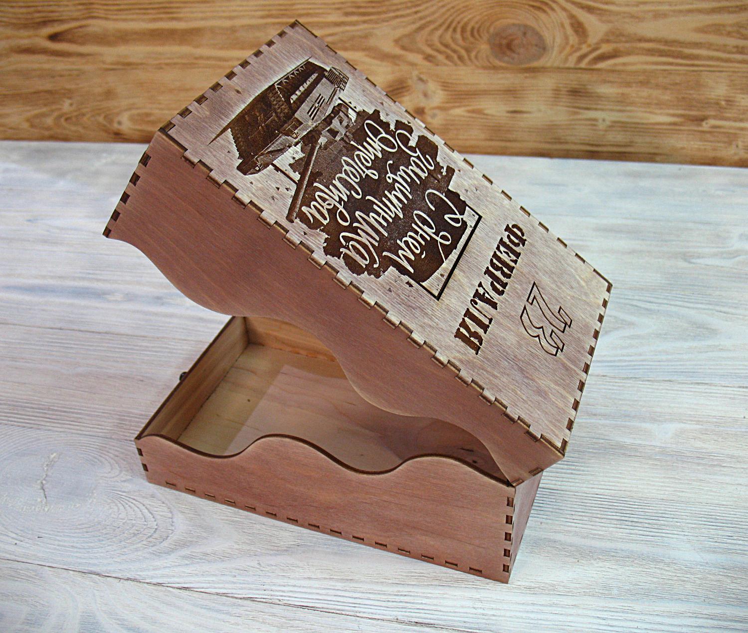 صندوق خشبي على شكل موجة مقطوعة بالليزر