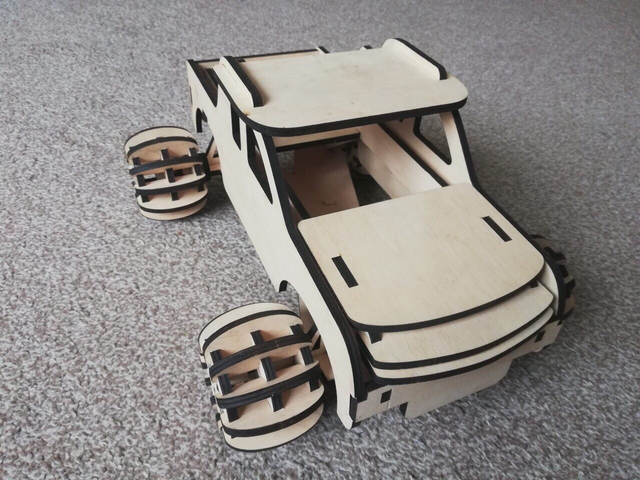 Camion jouet en bois découpé au laser modèle 3D
