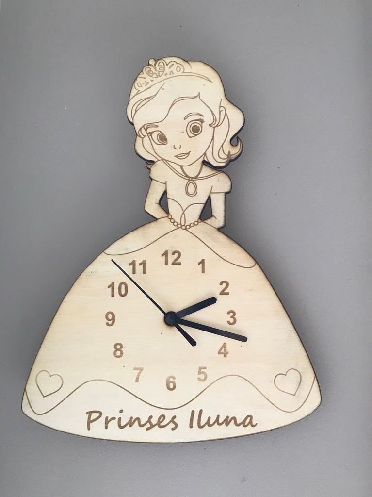 Reloj de princesa cortado con láser