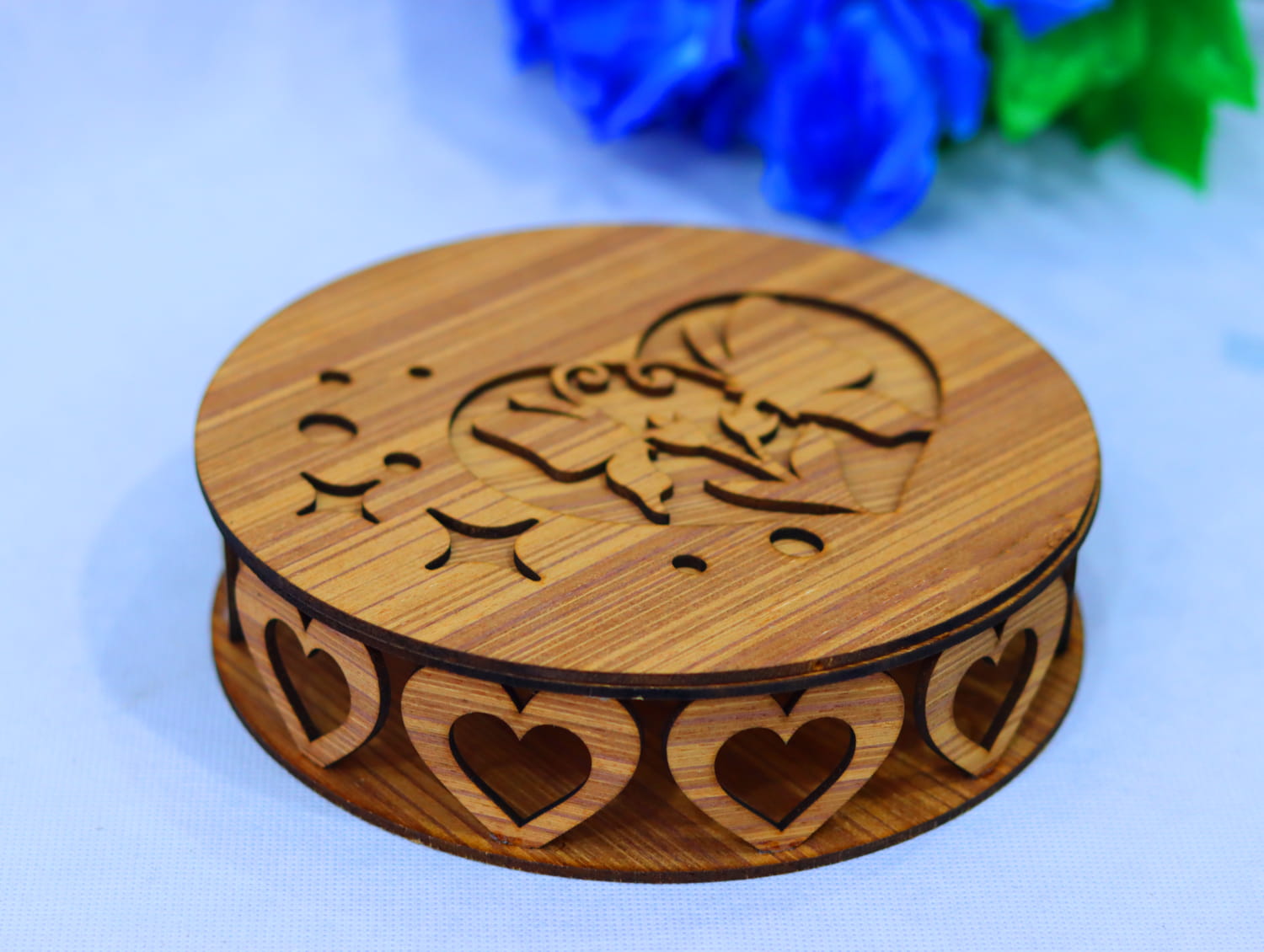 Laser Cut Hearts Round Box 3mm Free Vector