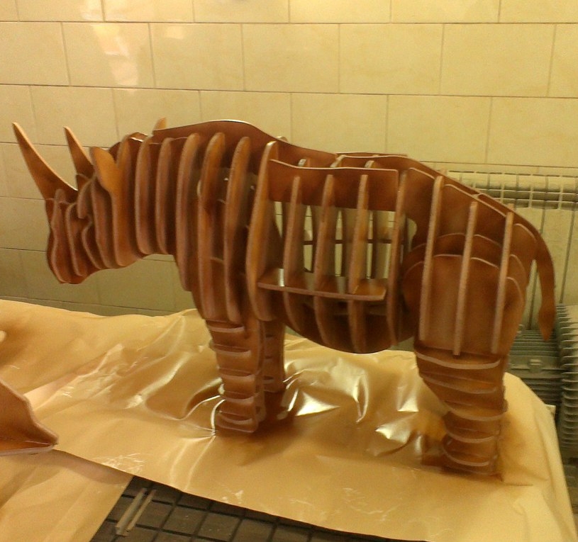 Quebra-cabeça 3D de rinoceronte cortado a laser