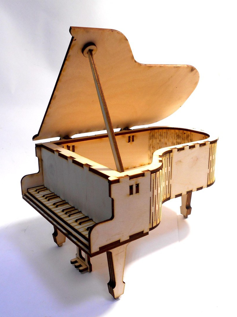 Laserowo wycinane pudełko w kształcie fortepianu