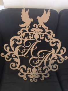 Emblema de boda con monograma y palomas