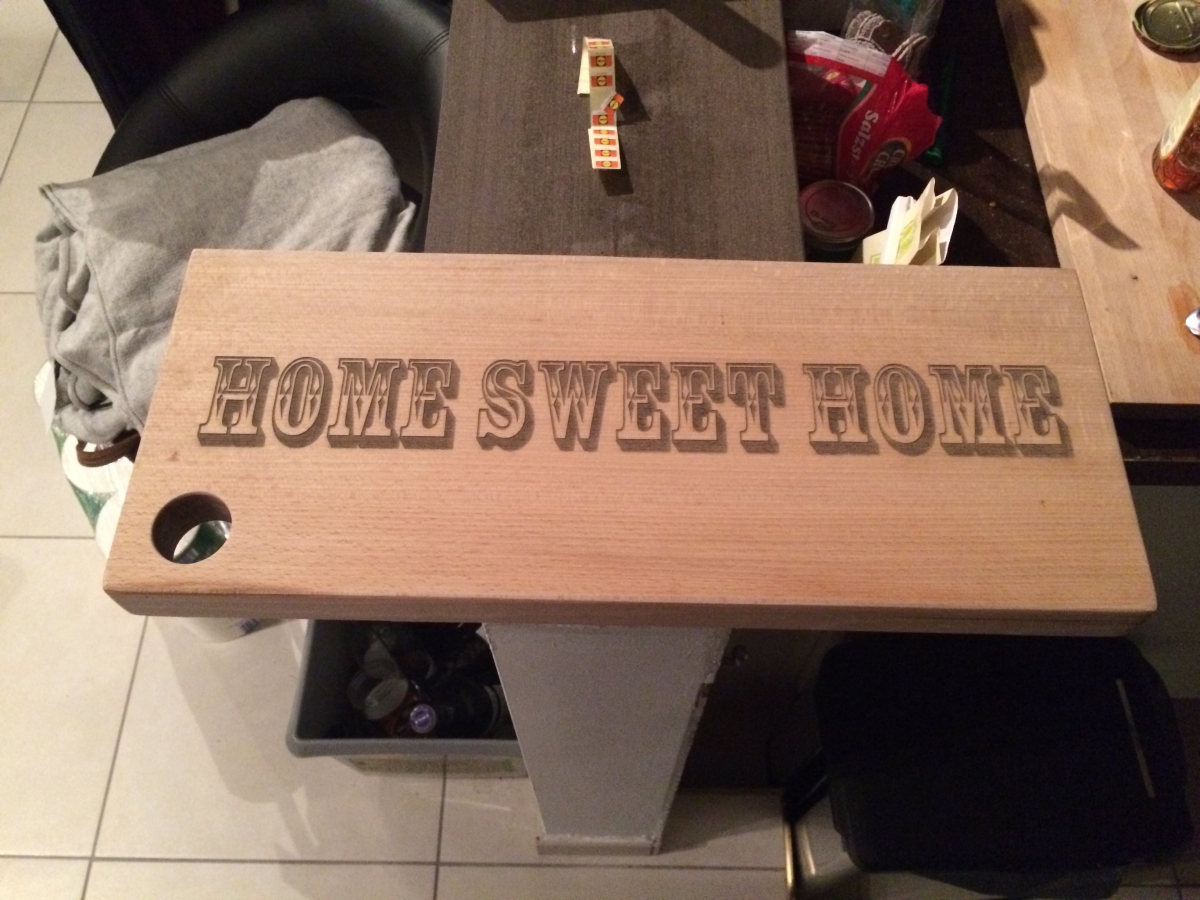 Planche à découper Designs Home Sweet Home découpé au laser