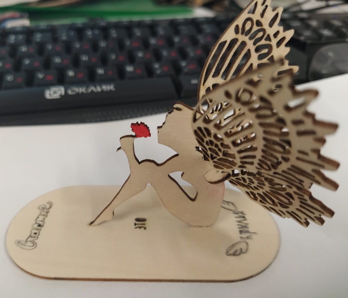 Decoração de mesa de anjo de madeira cortada a laser