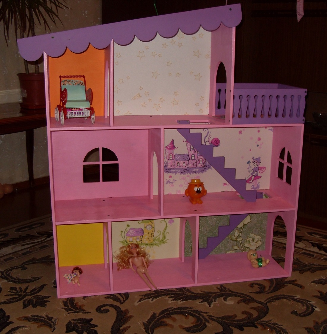 Casa de Barbie de madera cortada con láser