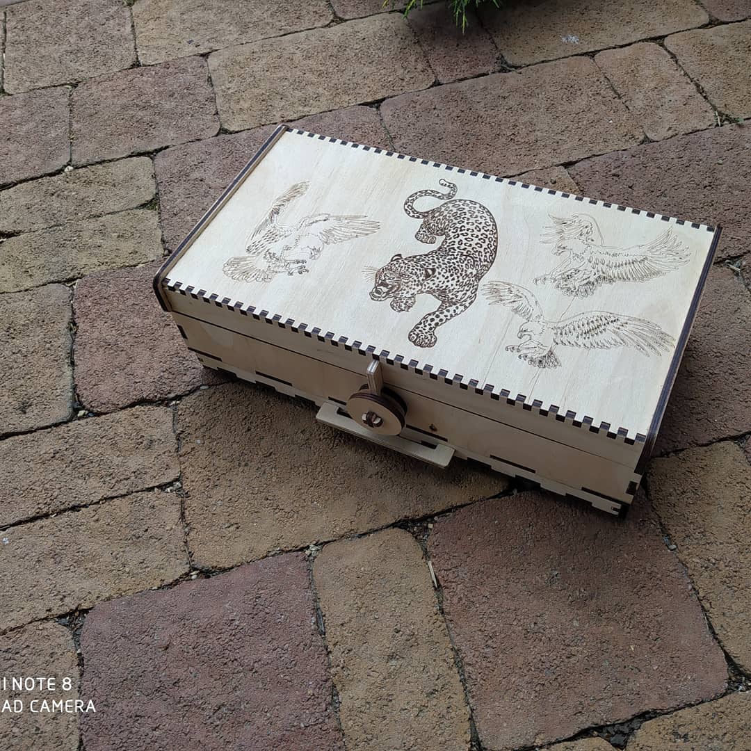 लेजर कट धूम्रपान करने वालों किट लकड़ी के डिब्बे बॉक्स ढक्कन के साथ 6mm