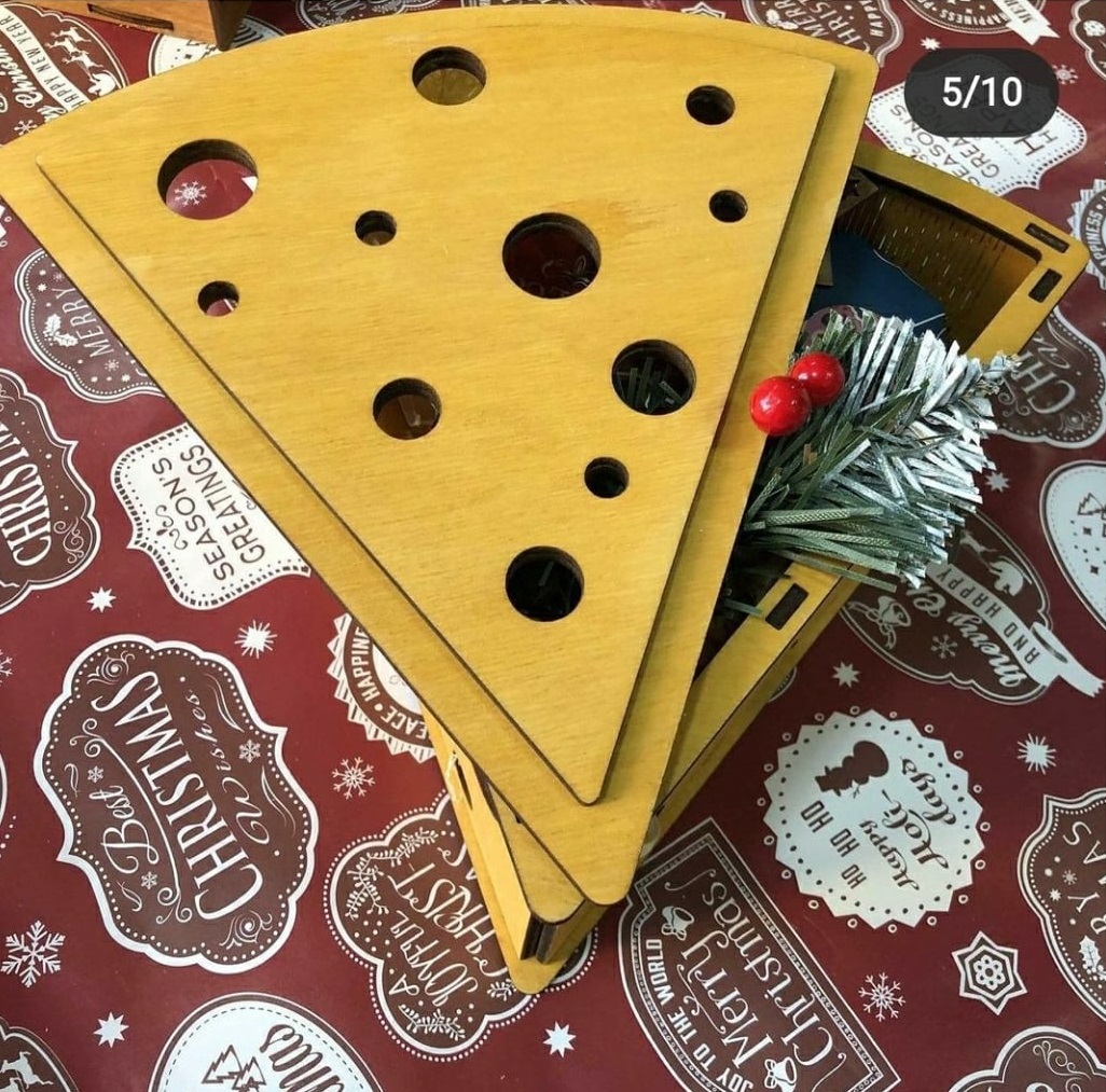 Caixa de madeira em forma de cunha de queijo cortada a laser