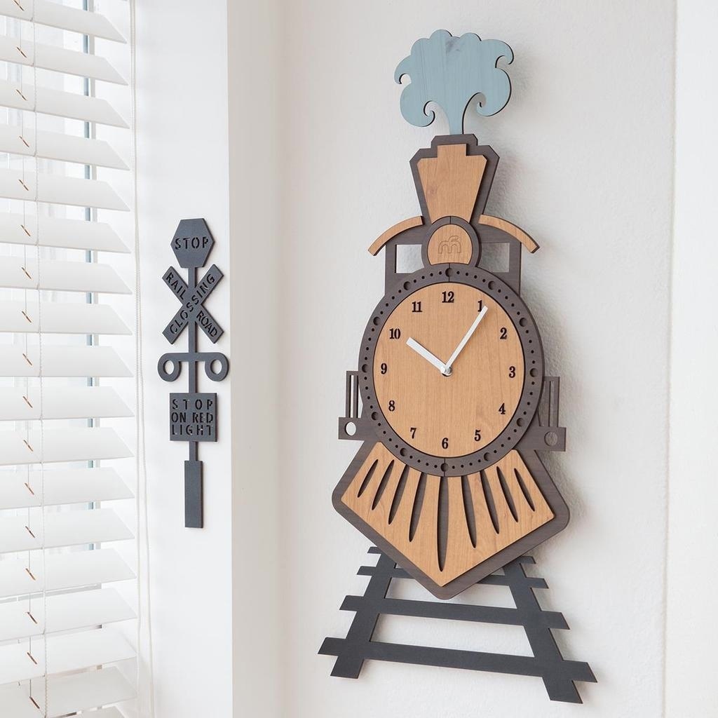 激光切割木制火车挂钟儿童房墙壁装饰