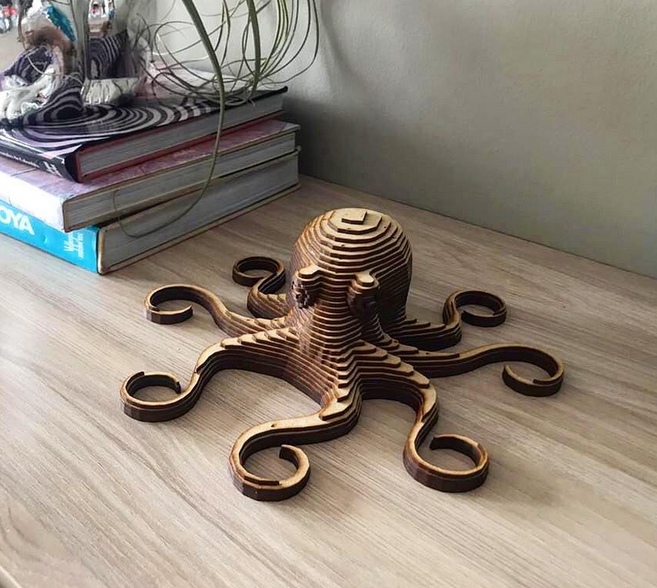Lasergeschnittener Oktopus aus geschichtetem Holz