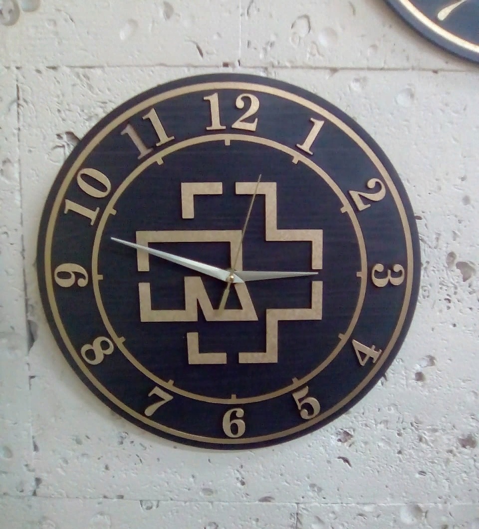 ساعة رامشتاين مقطوعة بالليزر