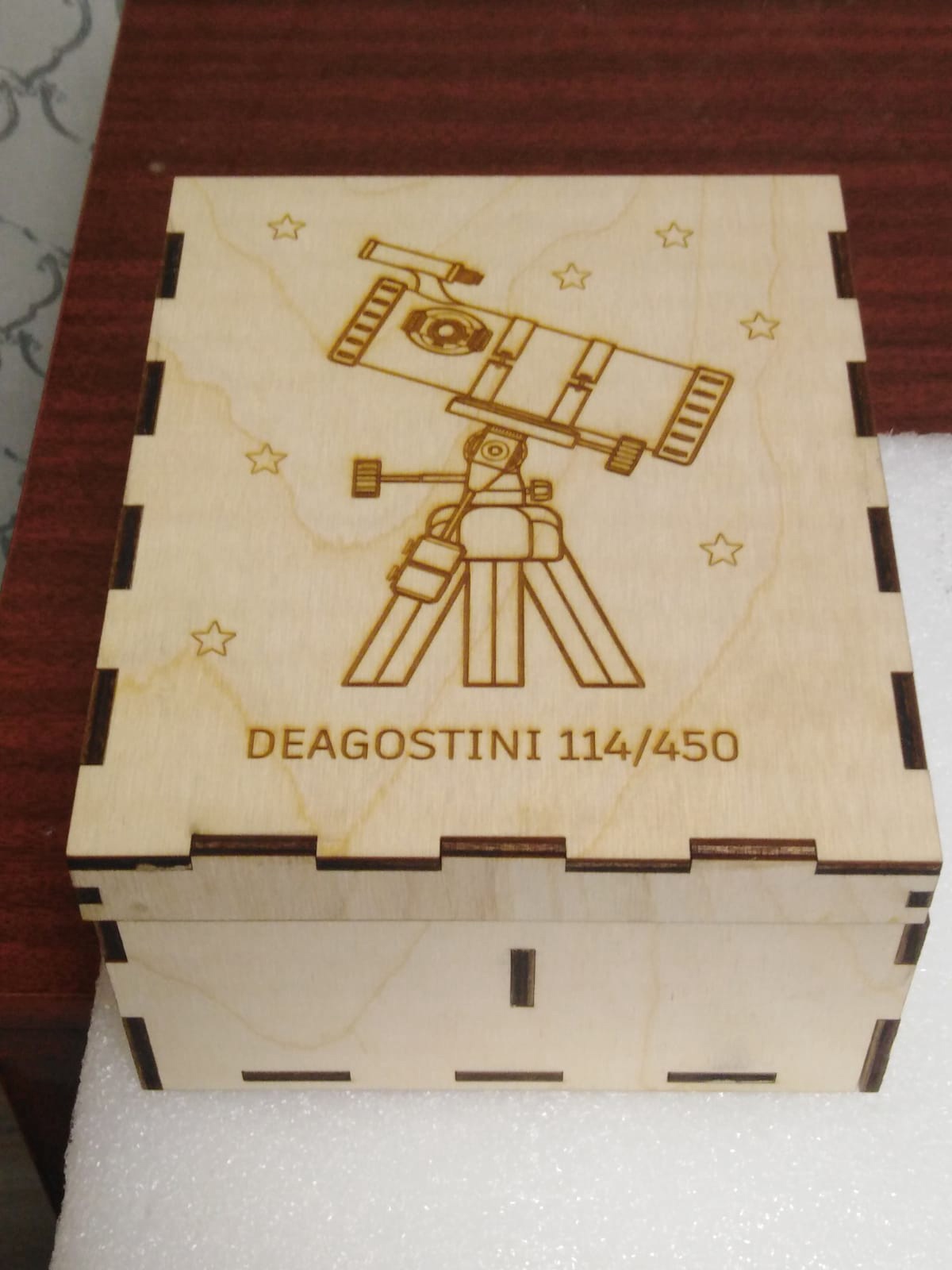 Boîte de rangement pour télescope découpée au laser