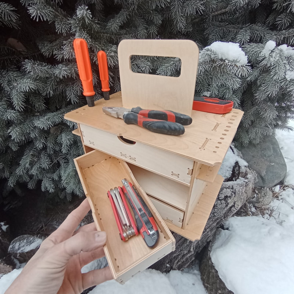 Cassetta degli attrezzi in legno con cassetti per utensili da taglio laser