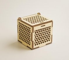 Laserowo wycinane drewniane pudełko na biżuterię z sercami