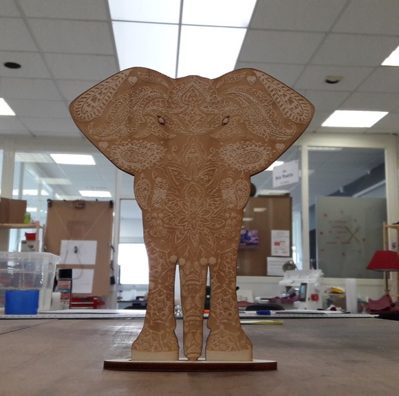 Lasergeschnittener gravierter Elefant 5mm