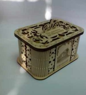 Caja de joyería con decoración de corte láser de madera contrachapada