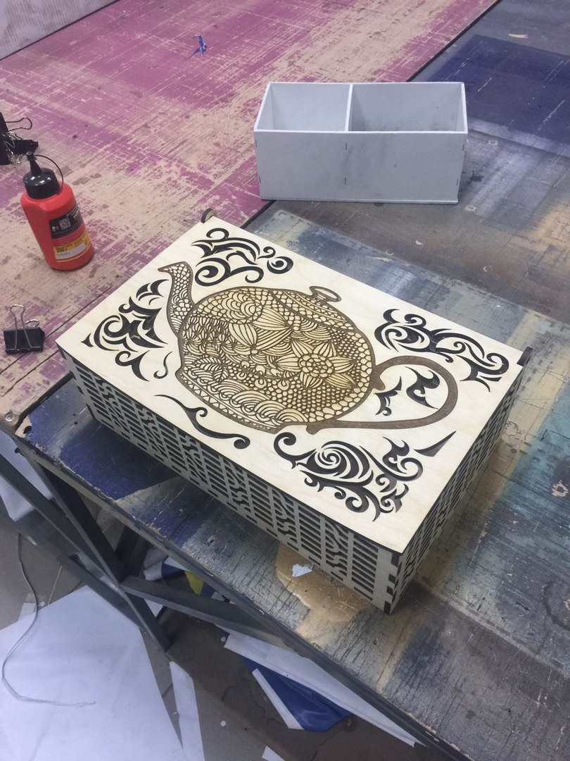 Lasergeschnittene dekorative Teebox mit Teekessel Teekanne Zeichnung Gravur