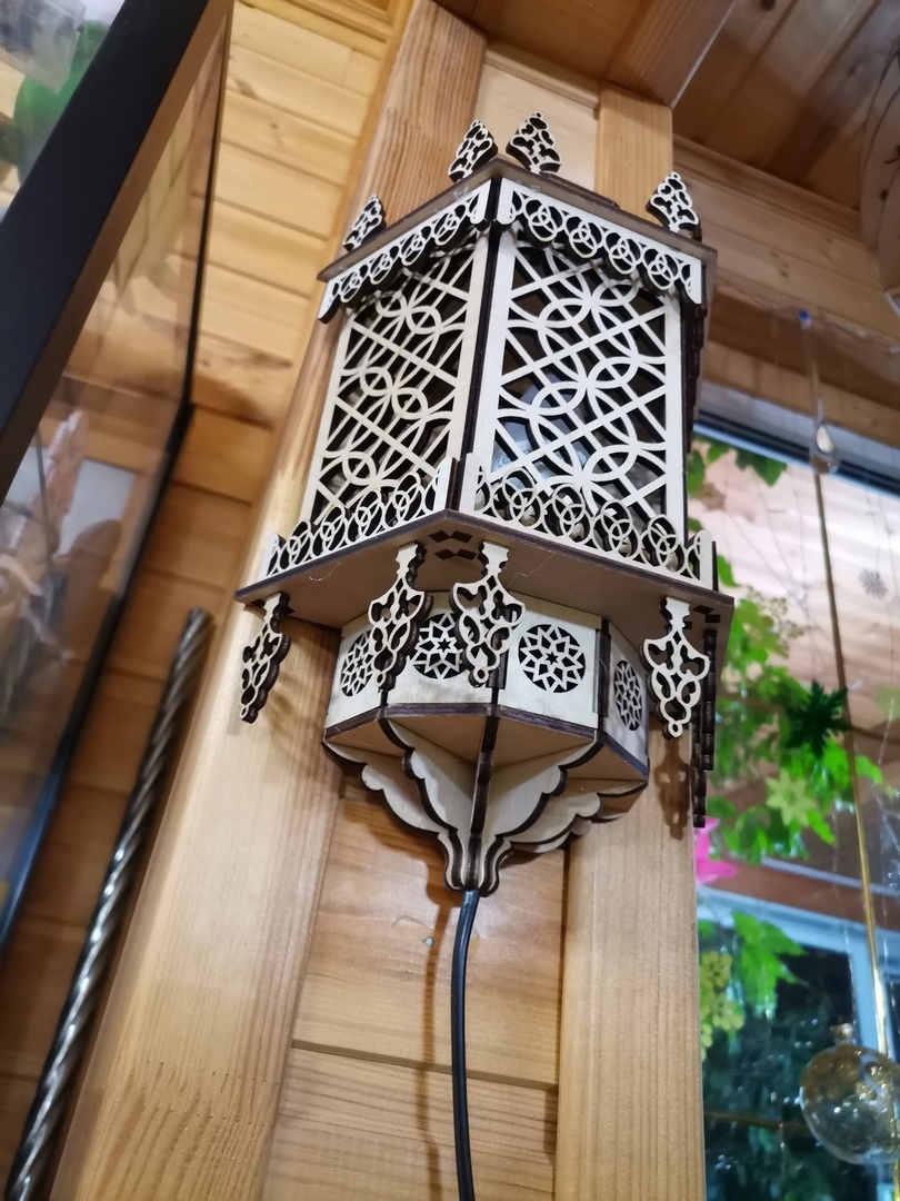 Laserowo wycinana marokańska dekoracyjna lampa ścienna w stylu vintage