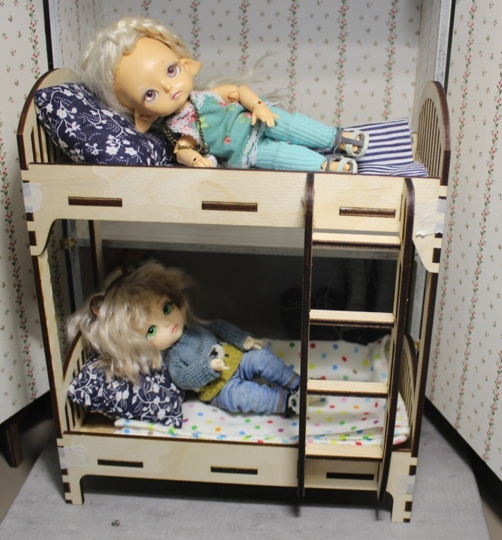 सीढ़ी के साथ लेजर कट गुड़ियाघर खाट