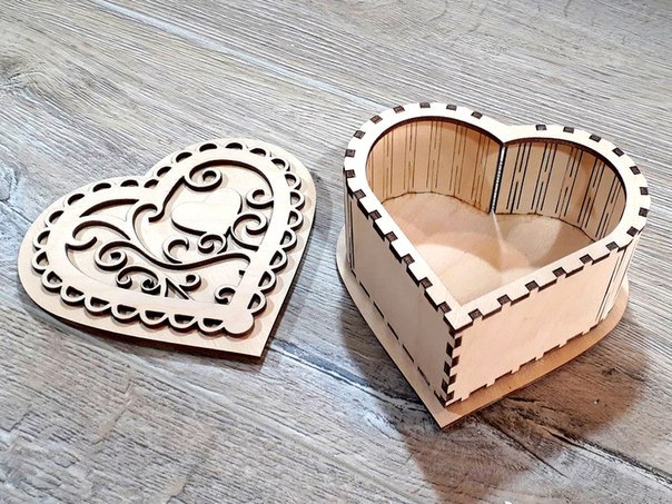 Caja de corazón decorativa cortada con láser con tapa