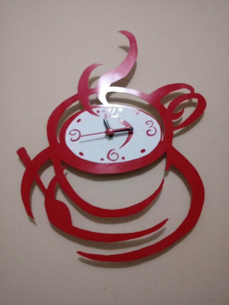 Reloj de pared de café cortado con láser
