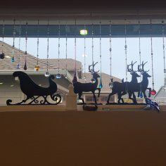 Lasergeschnittener Weihnachtsmann-Schlitten-Rentier-Weihnachtsfensterdekor