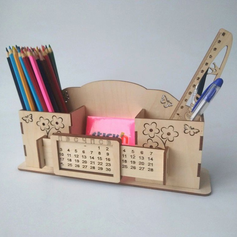 Lasergeschnittener Schreibtisch-Organizer mit Kalenderstiftständer