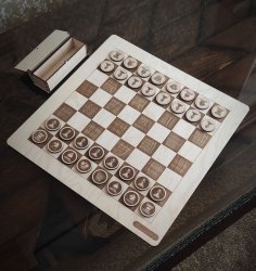 Tabuleiro e peças de xadrez de madeira cortadas a laser