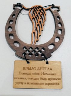 Amuleto em forma de ferradura com amuleto da sorte cortado a laser