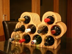 Asymetryczny stojak na wino wycinany laserowo