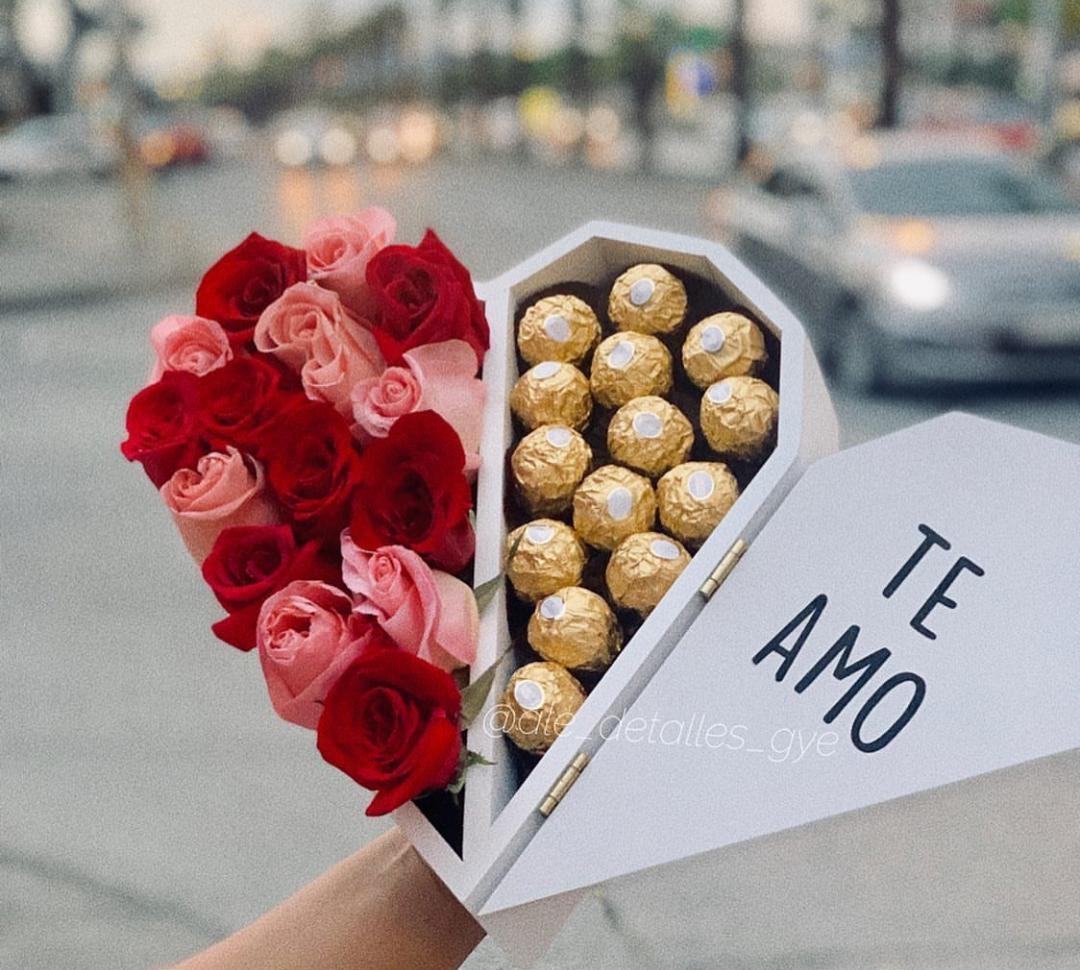 Caja de flores de San Valentín cortada con láser Caja de dulces en forma de corazón