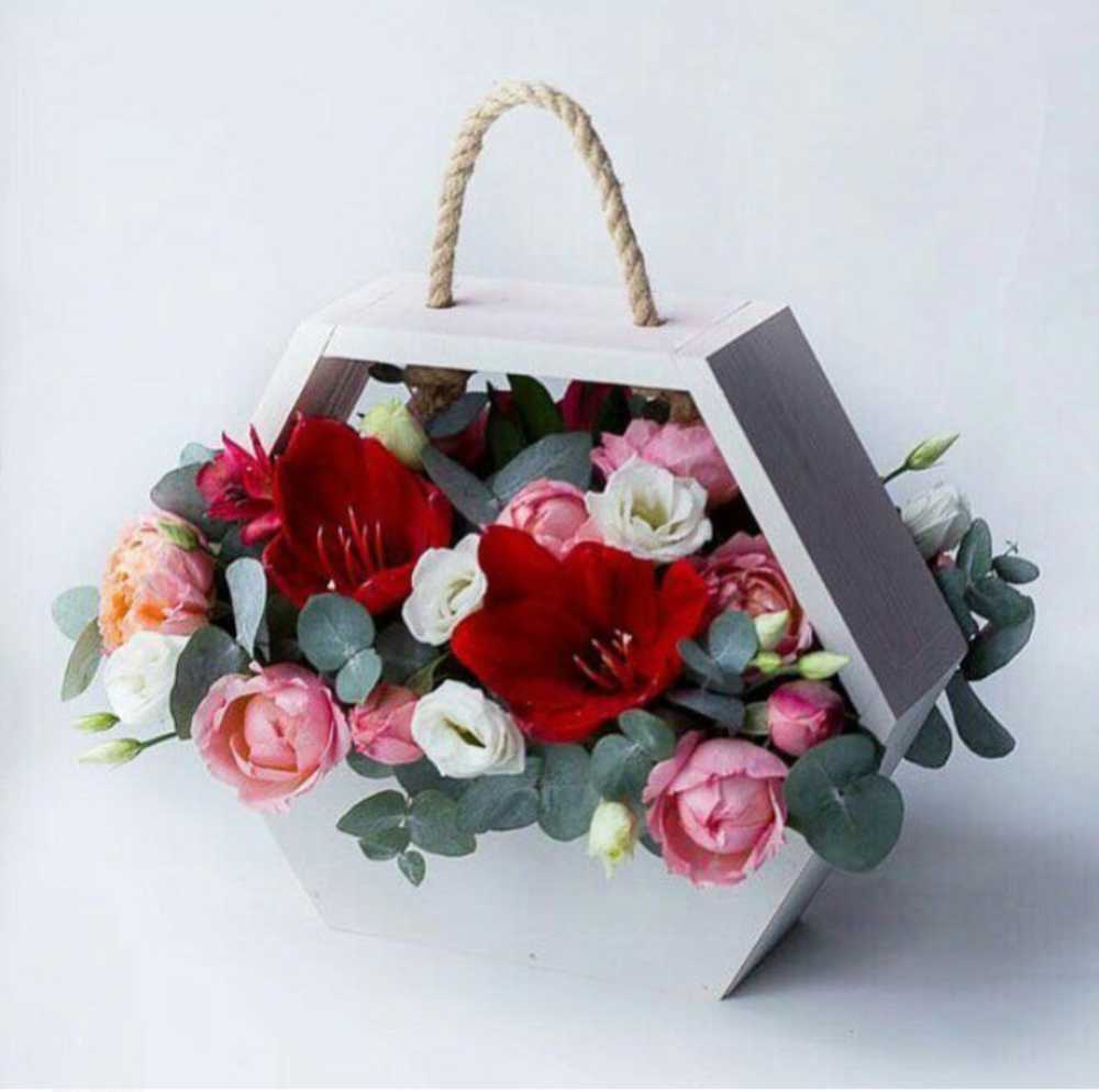 Cesta de flores colgante cortada con láser Decoración del día de San Valentín Caja de flores hexaedro