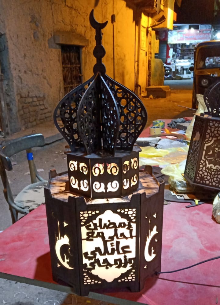 Mezquita de linterna de Ramadán cortada con láser
