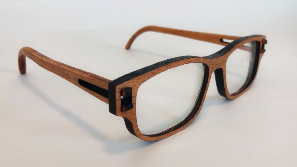 Lasergeschnittene Holzbrille