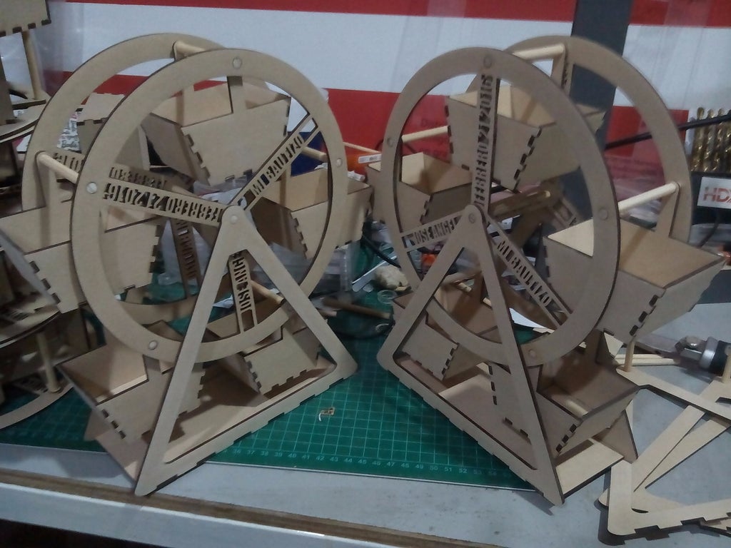 Lasergeschnittenes Riesenrad 3mm MDF