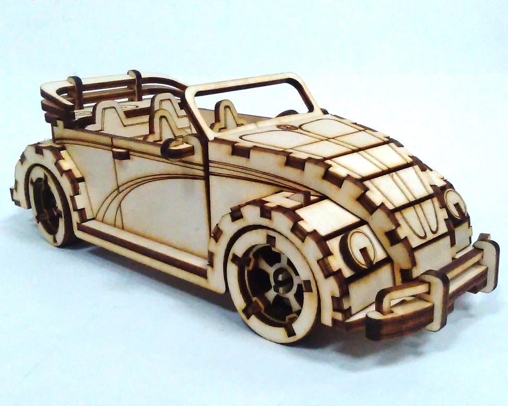 Auto giocattolo convertibile Volkswagen Beetle tagliata al laser
