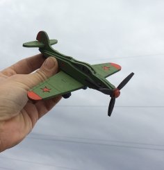 Aviones de juguete de madera cortados con láser