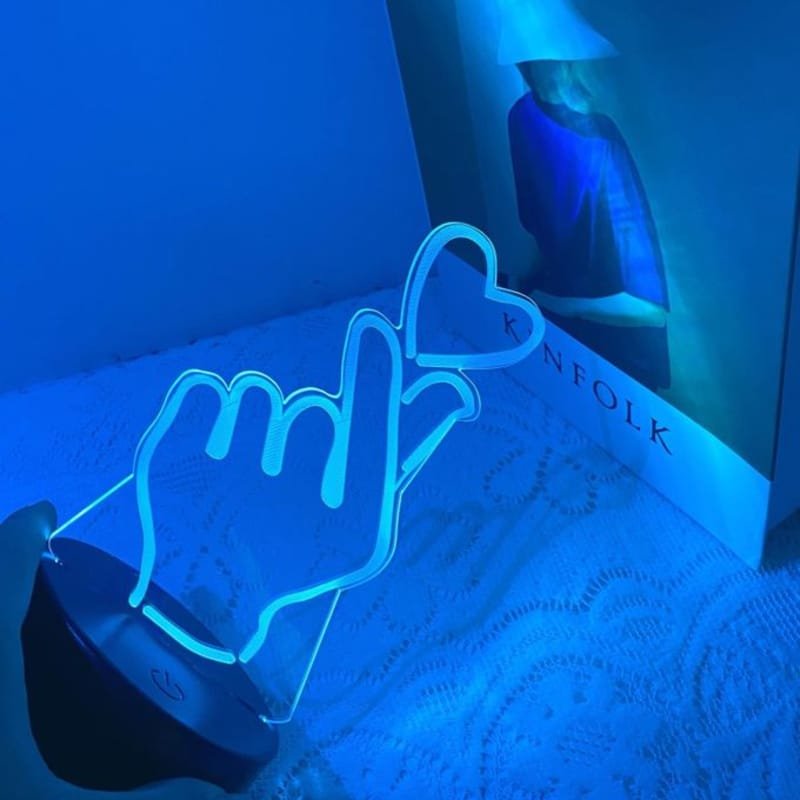 Laser Cut Finger Heart 3D LED Lamp