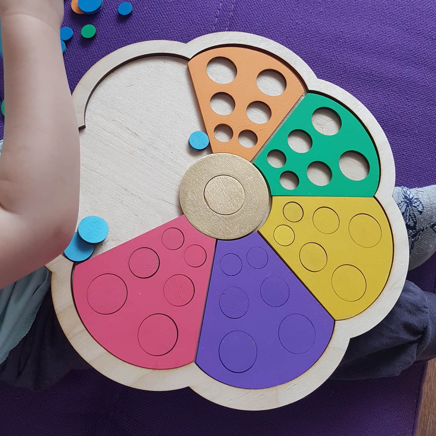 Yeni yürümeye başlayan çocuklar için Lazer Kesim Daire Sıralayıcı Bulmaca Renk Oyunları
