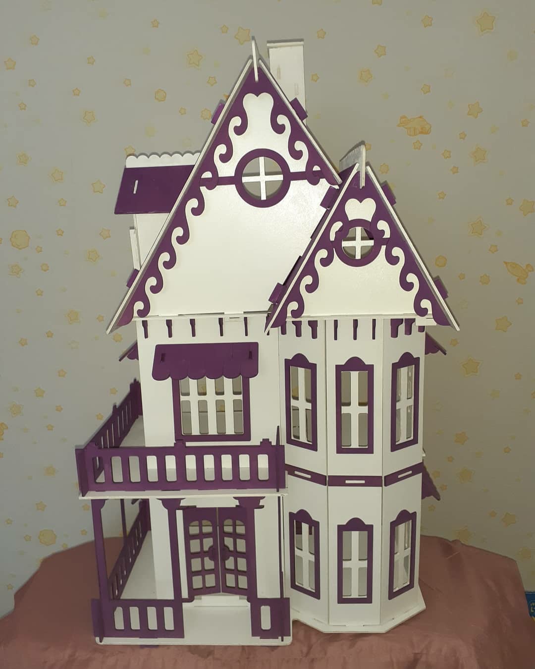 Casa de muñecas Villa de juguete de madera cortada con láser