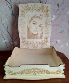 Personalisierte Schachtel mit lasergeschnittenem Dekor und Gravur