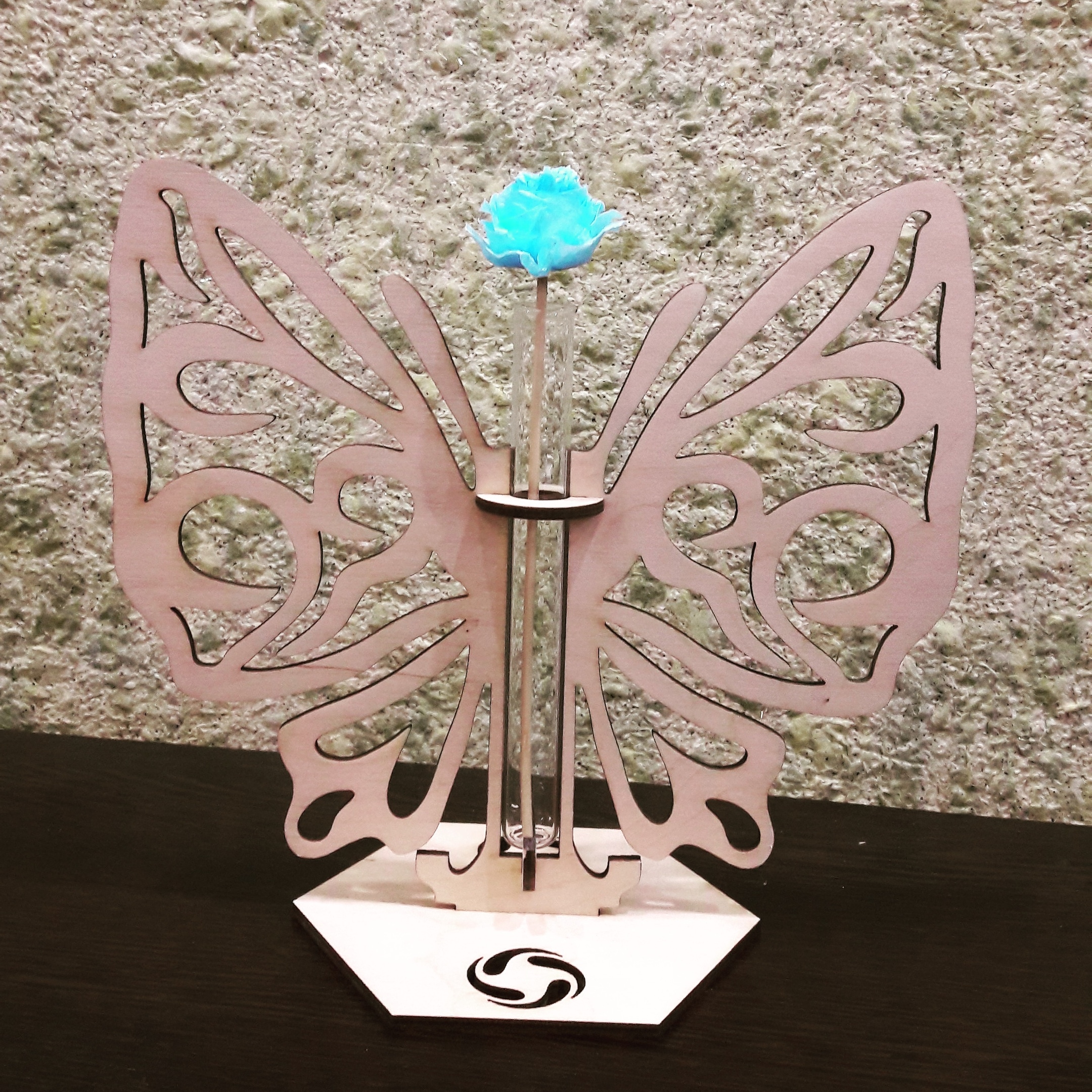 Supporto in legno per vaso di fiori con provetta a farfalla tagliata al laser