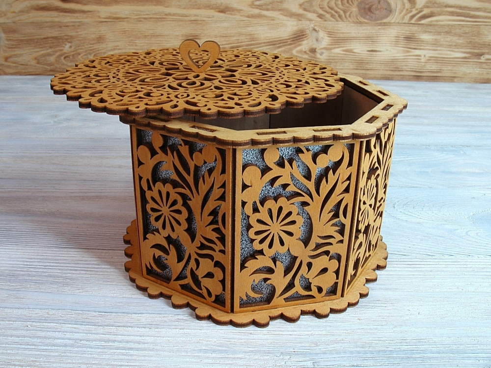 Caja decorativa cortada con láser con patrón floral